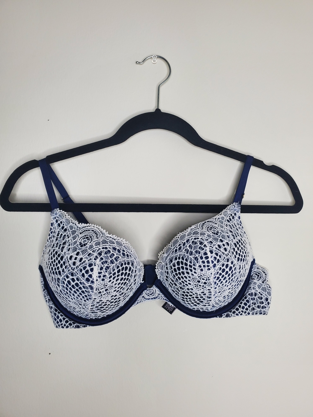 Victoria's Secret Bombshell Plunge Pushup Bra Size 36B